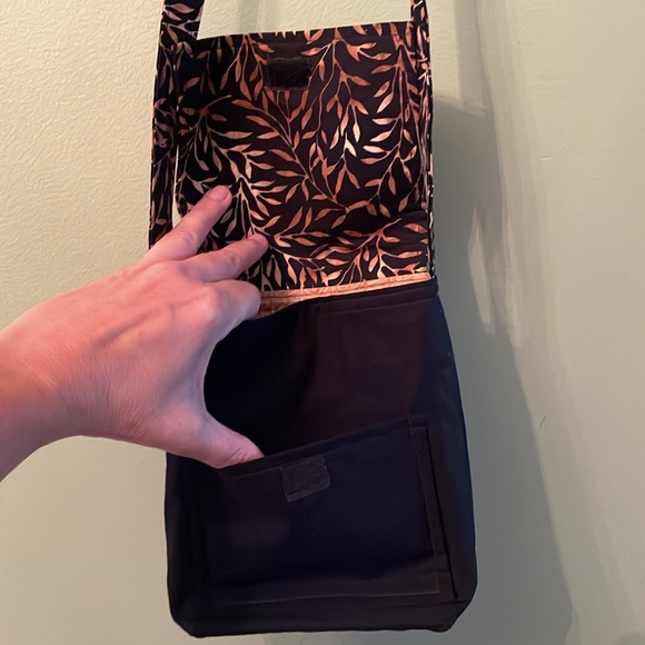 2 fabric purses. - Picture 4 of 9